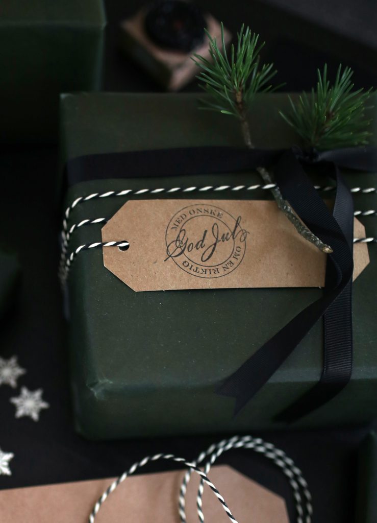 IMG_2327 Gift wrapping Christmas_edited-1
